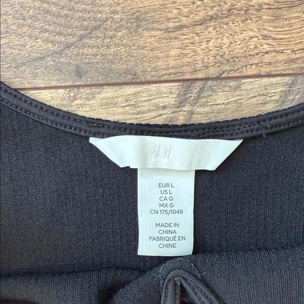 H&M Black Scallop Neck Tank Top - Picture 2 of 7